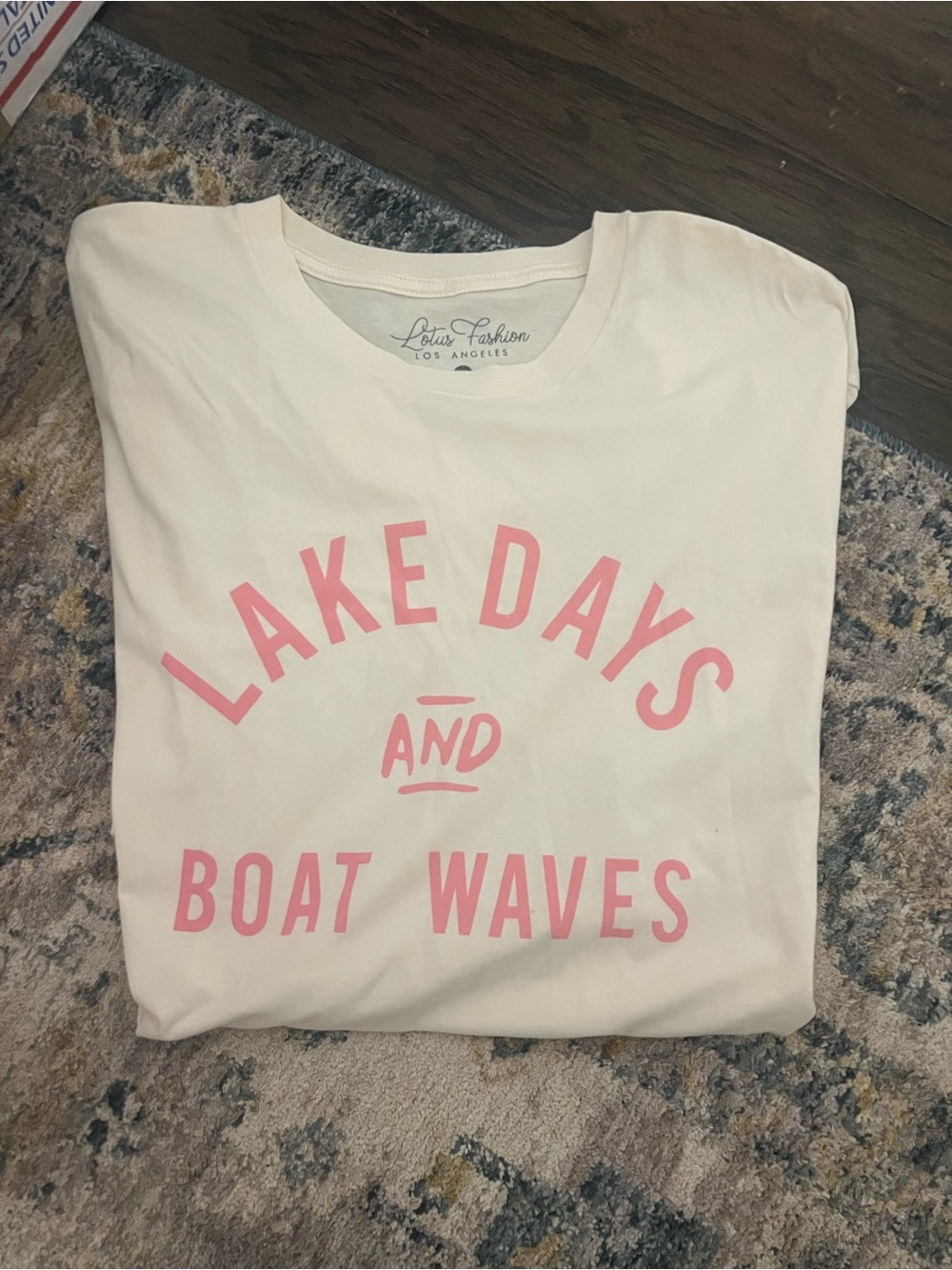 Cream T shirt LAKE DAYS AND BOAT WAVES XL